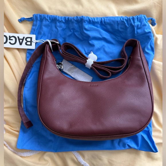 BAGGU Handbags - Baggu Recycled Leather Crescent Bag